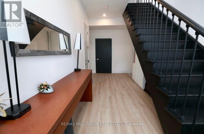 Building Photo - 37-37 Summersides Mews