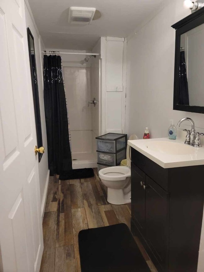 bath - 514 Branch St