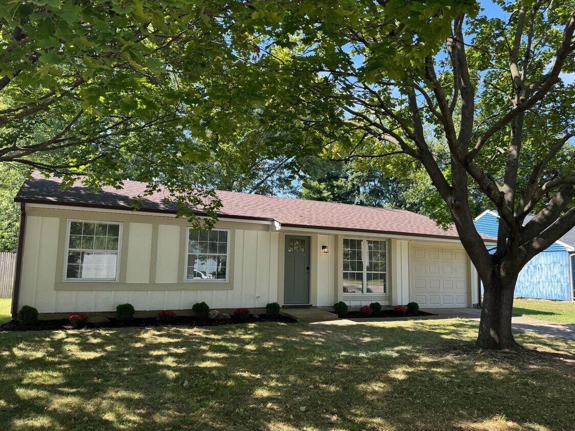 Primary Photo - Remodeled Three Bedroom Single Family Home...