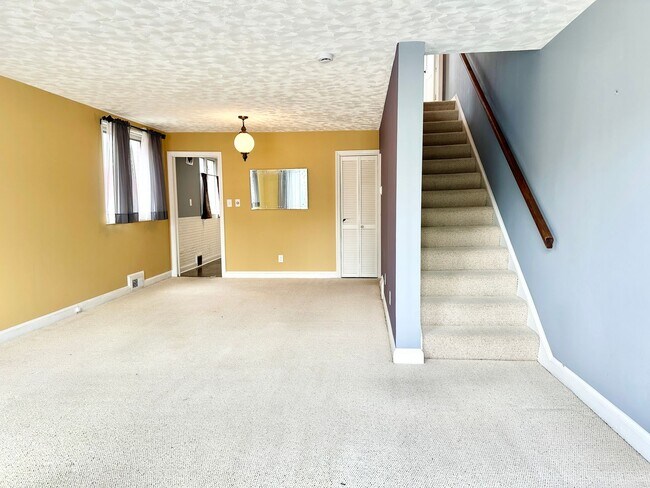 Foto del edificio - Charming 3-bedroom, 1.5-bathroom! Pets Wel...