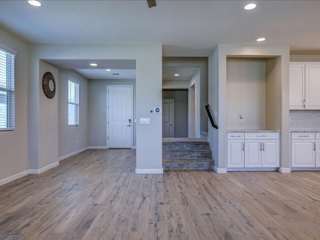 Building Photo - Do you like to save money on your electric...