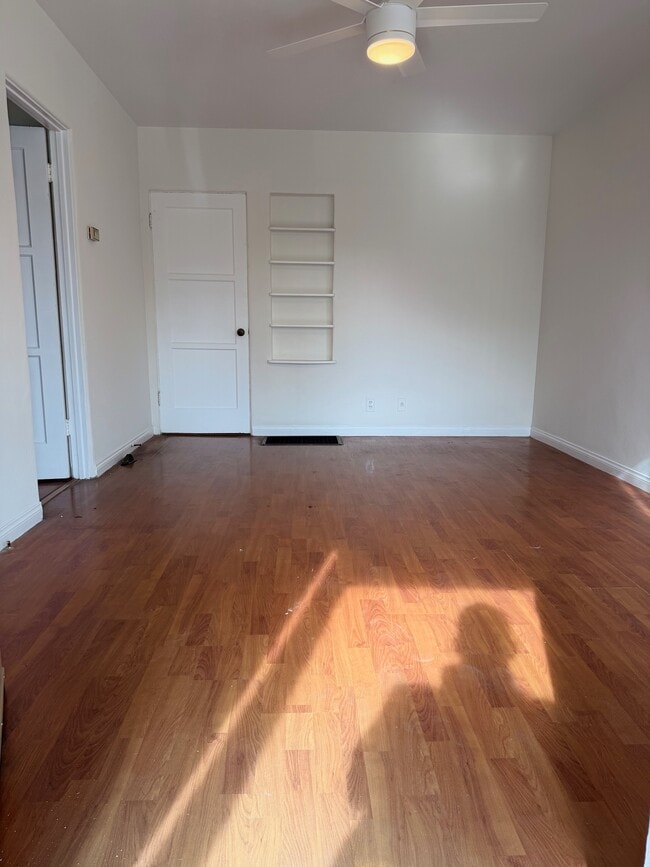 Building Photo - 121 E Garfield Ave