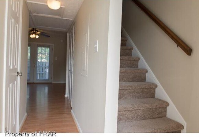 Foto del edificio - 422 Kirkcaldy Ct
