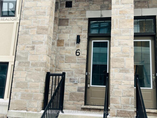 Building Photo - 6 Mermot Ln