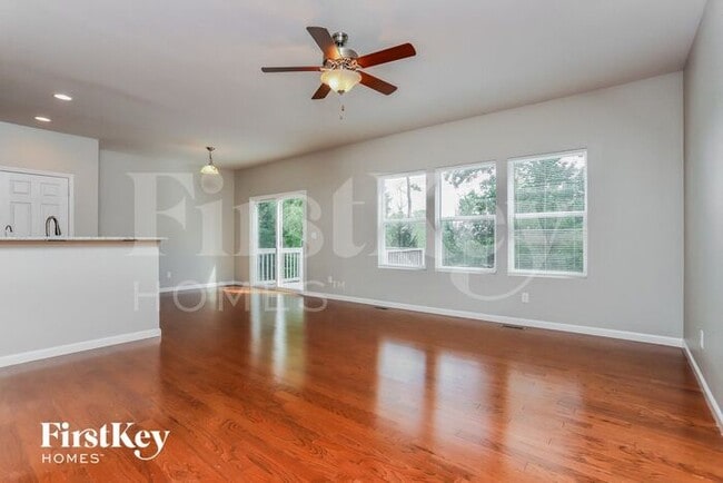 Building Photo - 304 Country Trail Dr