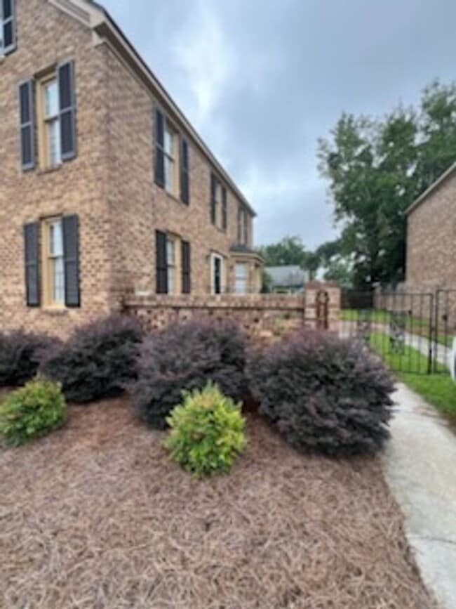 Building Photo - 417 N Ebenezer Rd