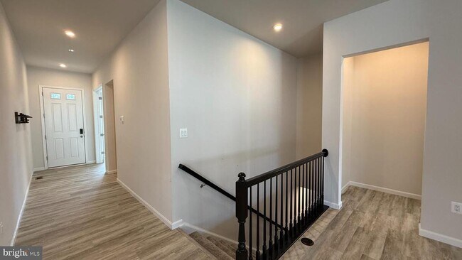 Building Photo - 7515 Oakham Dr