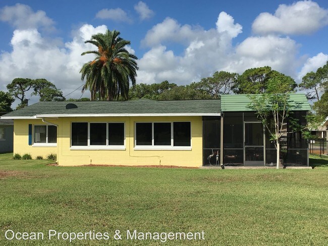 Building Photo - 821 Fairway Dr