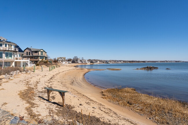 Foto del edificio - 32 Bassett Ln