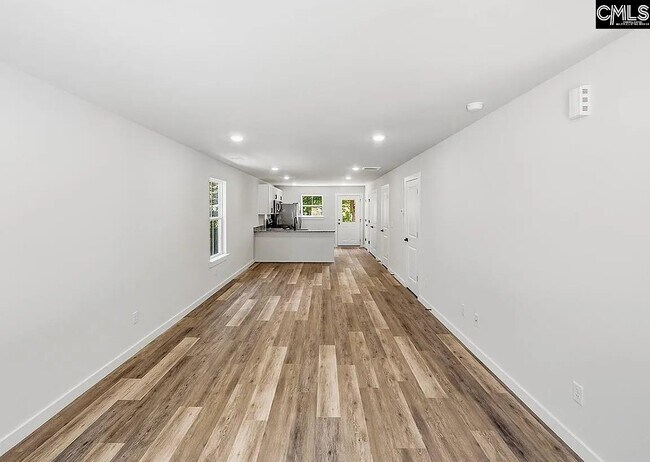 Foto del edificio - 255 Vanderbilt Rd