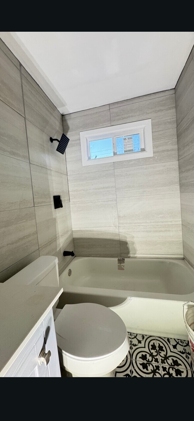 Foto del edificio - 2128 Vermont St