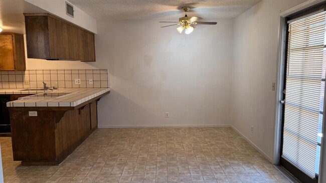 Building Photo - 40 N 19th Ave