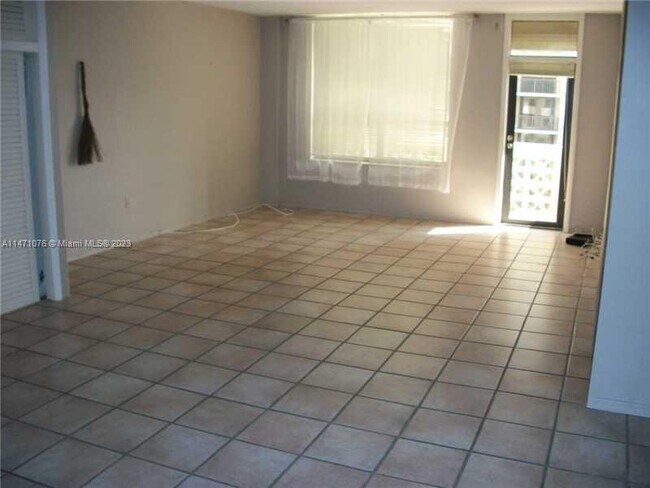 Building Photo - 10185 Collins Ave