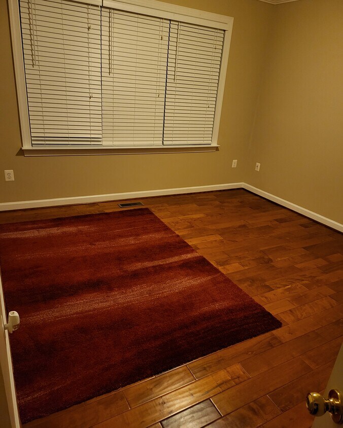 Big well-lit bedroom - 3374 Dondis Creek Dr