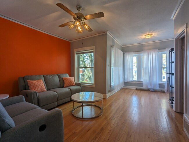 Foto del edificio - 2133 W Morse Ave