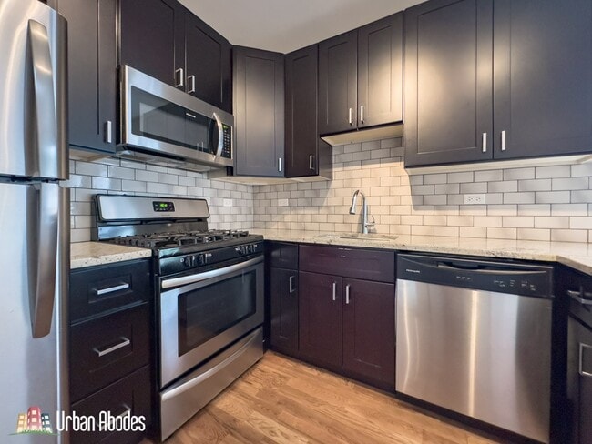 Building Photo - 2206 W Eastwood Ave