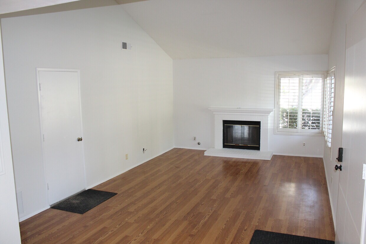 Primary Photo - 3203 Via Marin