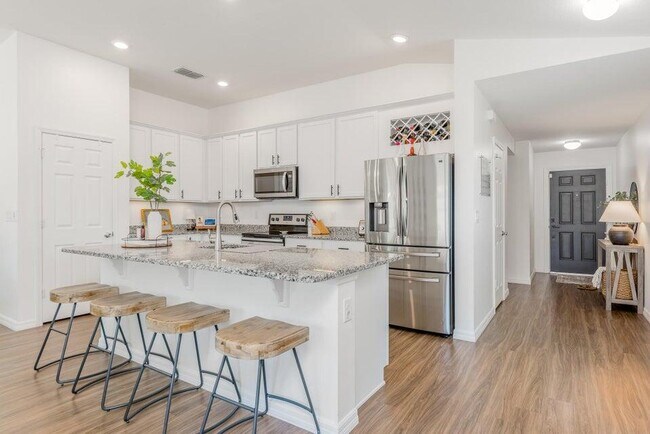 Foto del edificio - 5940 NW Pine Trail Cir