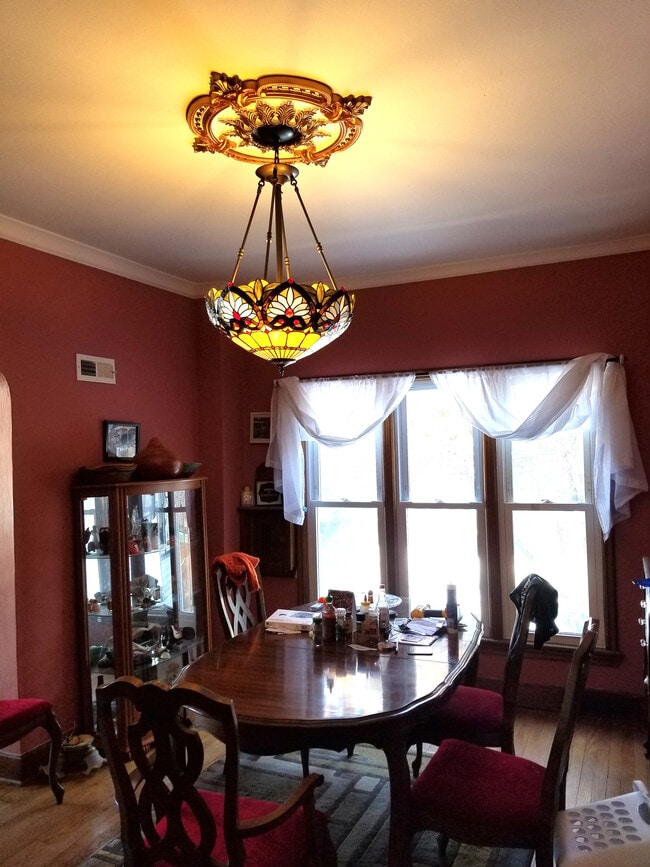 Dining Room - 134 W Lincoln St