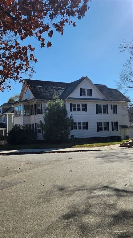 Building Photo - 19 Wetherell St