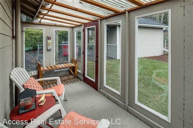 Building Photo - 2 br, 1 bath House - 3716 Lakeway Dr.
