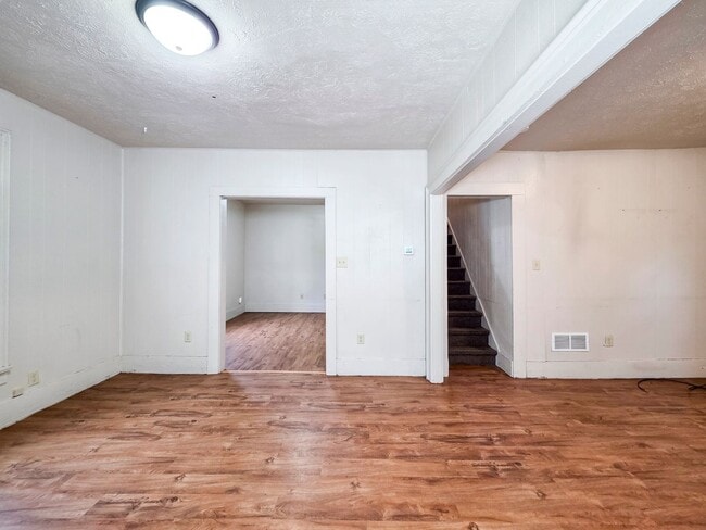 Building Photo - 1208 Koenigstein Ave