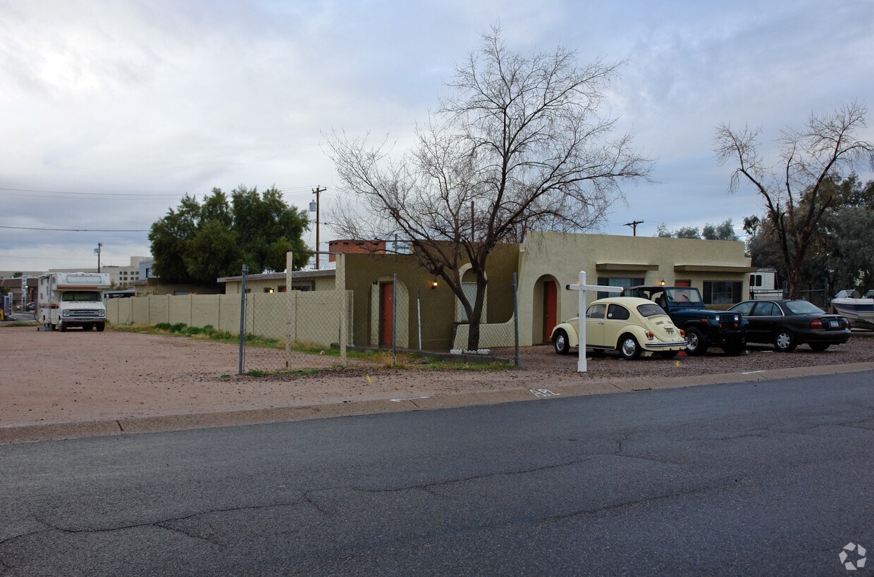 Primary Photo - Desert Wells Apartments