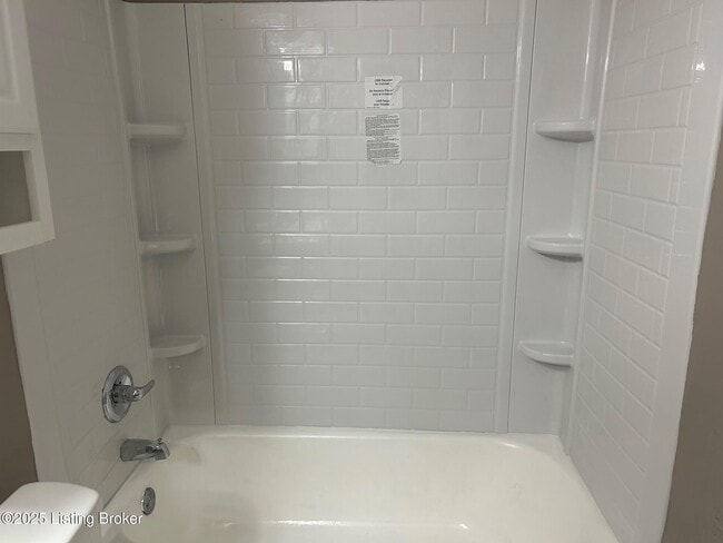 Building Photo - 735 Compton St