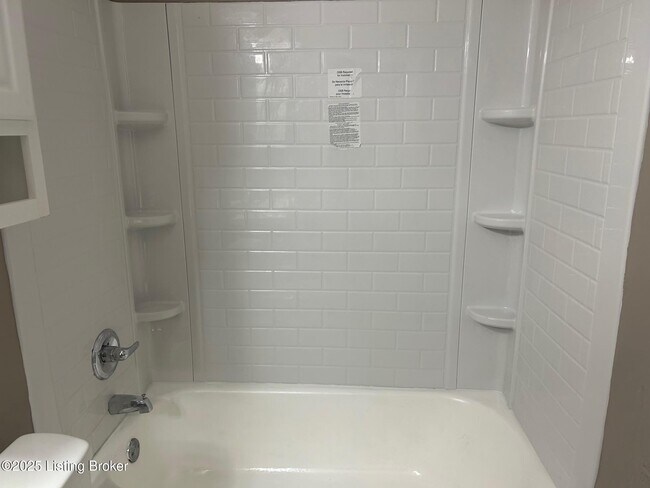 Foto del edificio - 735 Compton St