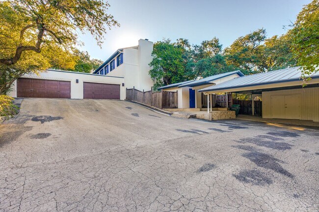 Foto del edificio - 5-BEDROOM ALAMO HEIGHTS ESTATE