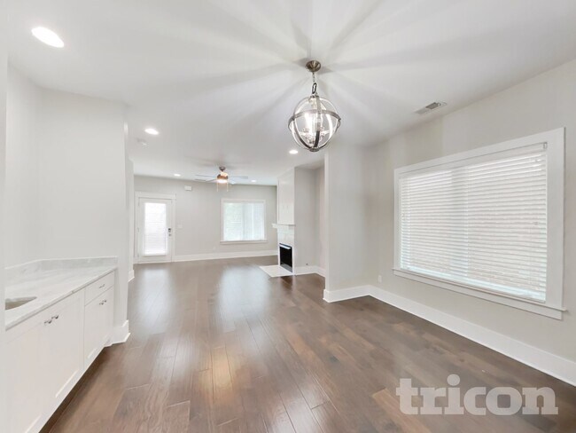 Foto del edificio - 1244 Hillwood Private Cove
