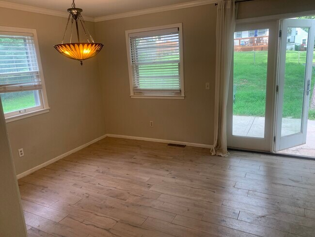 Foto del edificio - 7808 Juniper Dr