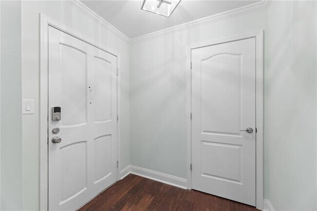 Building Photo - 69 Chaumont Square NW