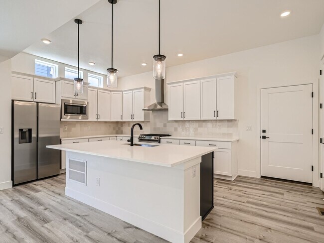 Foto del edificio - Spacious 4BR Home w/ Bonus Room in Cherry Creek School District!