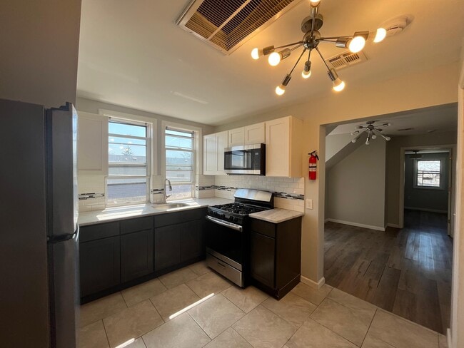 Foto del edificio - 223 Cator Ave