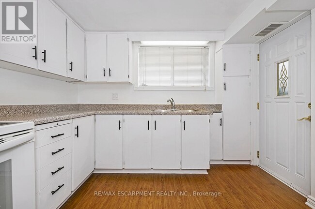 Building Photo - 51 Mangrove Rd