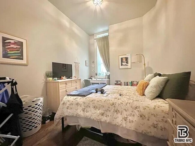 Building Photo - 3 bedroom in Brooklyn NY 11238