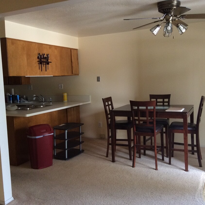 Dining Area - 220 N Fanning Way