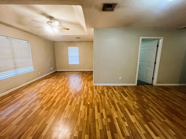 Building Photo - 5008 Drexel Ave