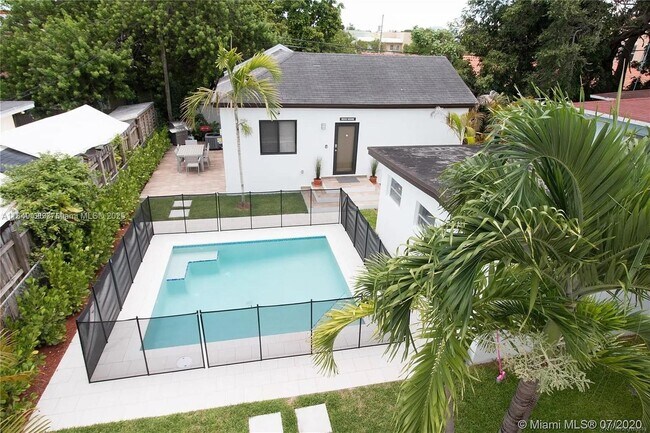 Foto del edificio - 920 SW 9th St