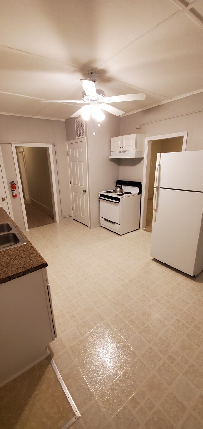 Kitchen - 68 Summer St