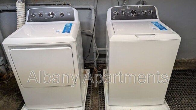 Foto del edificio - 100 Ryckman Ave