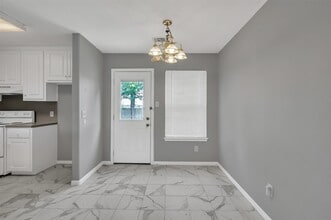 Building Photo - 16245 Sun View Ln