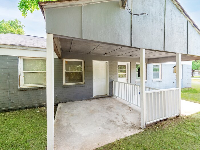 Primary Photo - Charming Duplex
