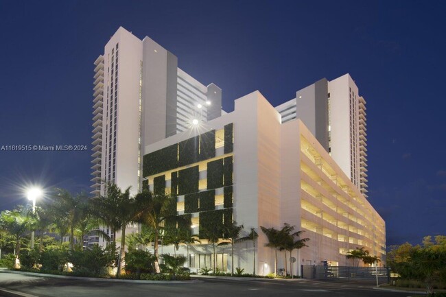 Foto del edificio - 16385 Biscayne Blvd