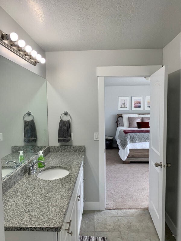 Foto del edificio - 4512 Breezy Meadow Dr