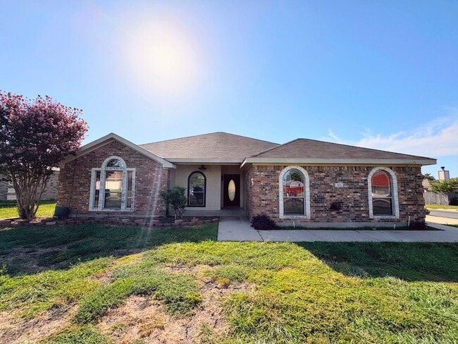Building Photo - 300 Oak Ridge Dr