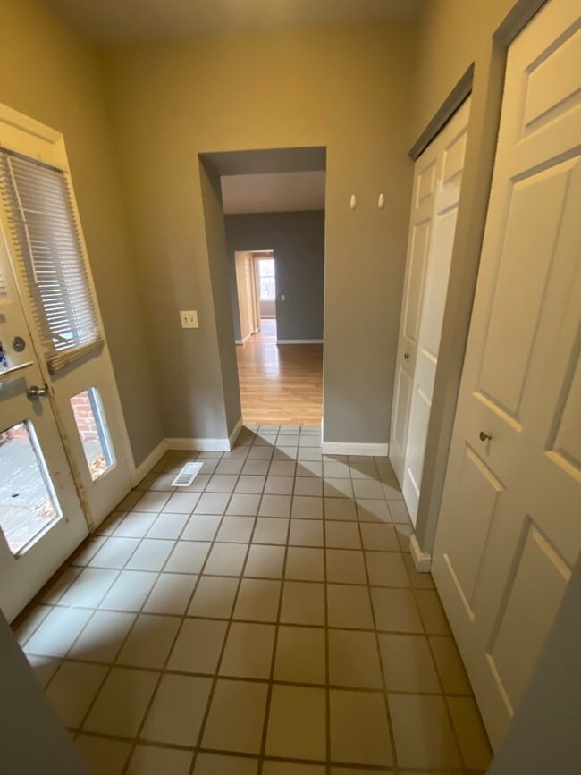 Building Photo - 913 Geyer Ave