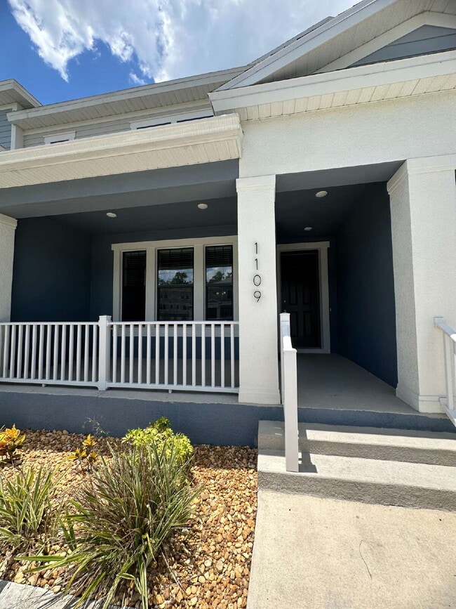 Building Photo - Stylish 3-Bedroom Townhouse with 2.5 Baths...