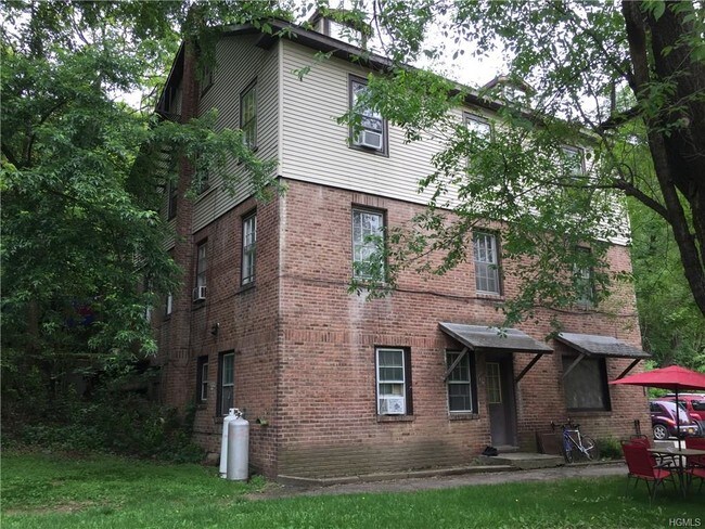 Building Photo - 482 Route 9D